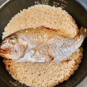 お食い初めの残りの鯛で！簡単鯛めし